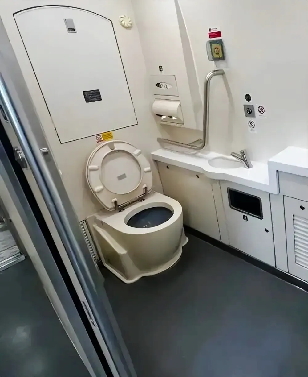 High-speed Train Restrooms